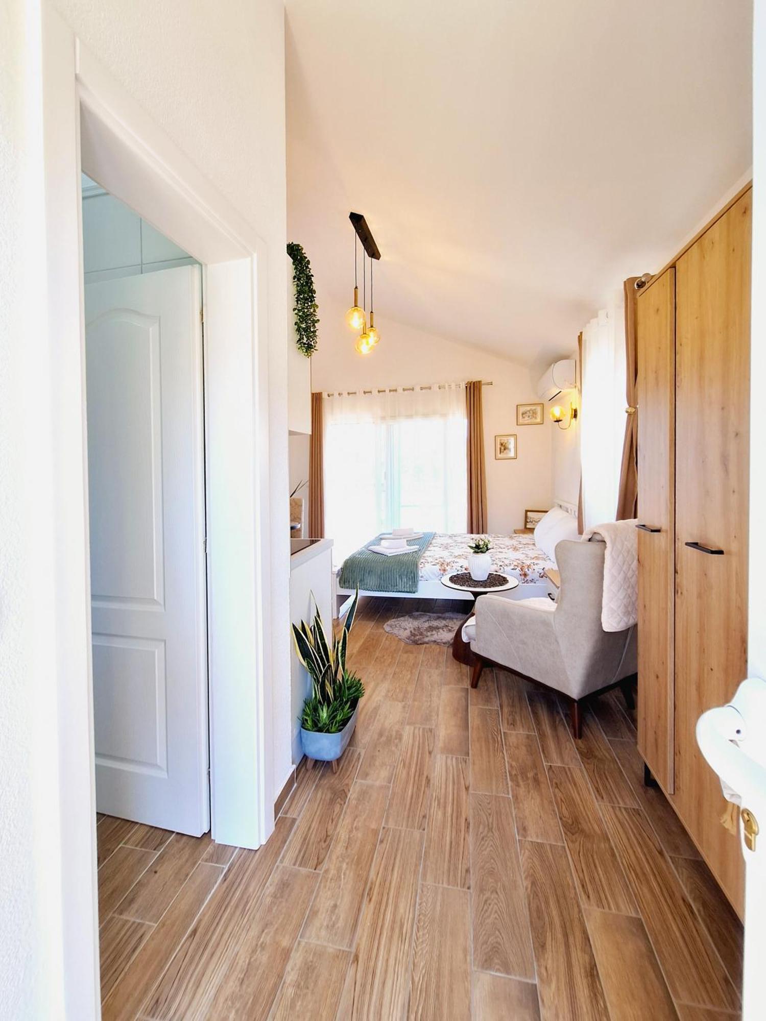 Sunny Side Apartments Rijeka Crnojevica Bagian luar foto