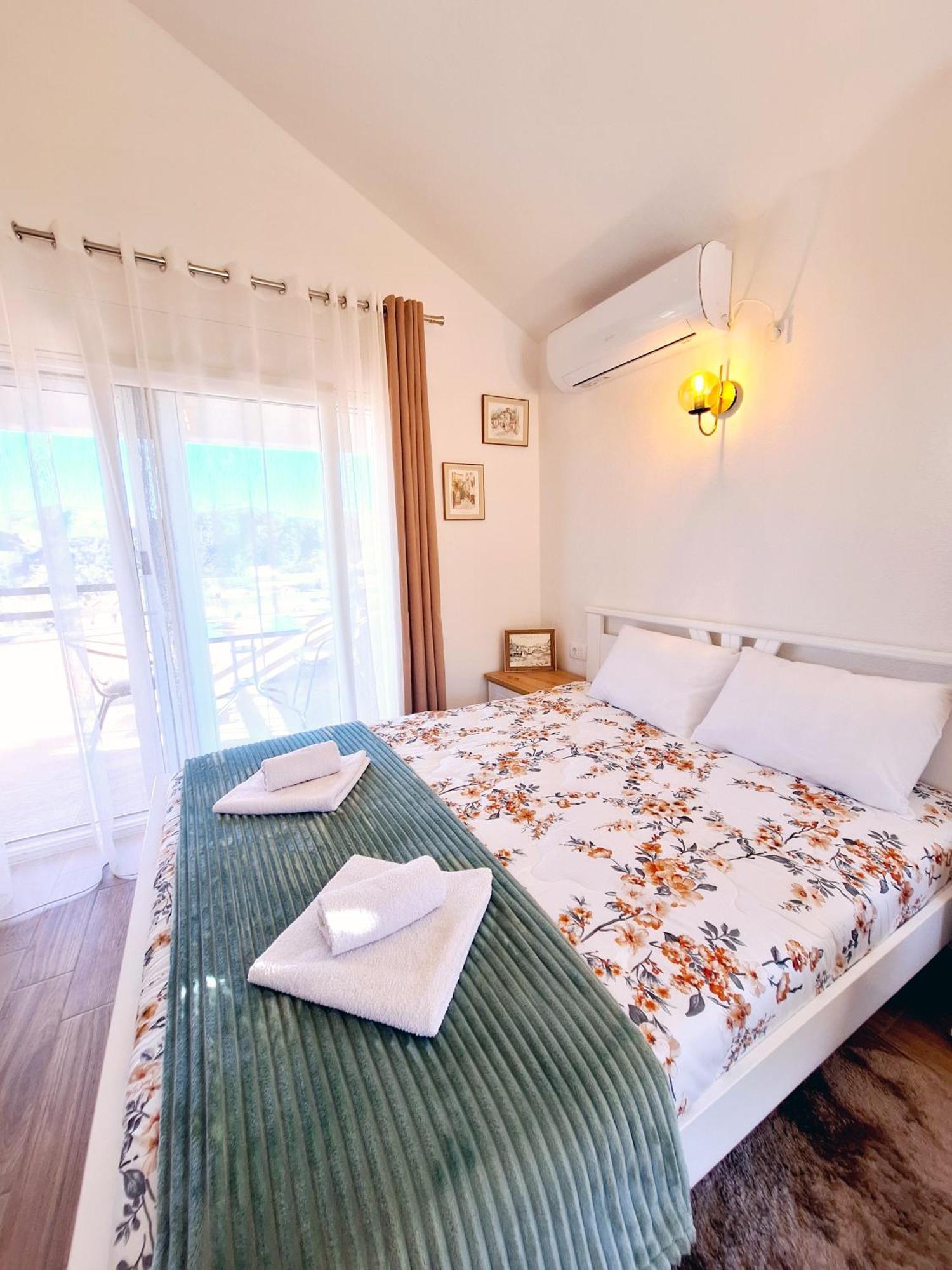 Sunny Side Apartments Rijeka Crnojevica Bagian luar foto