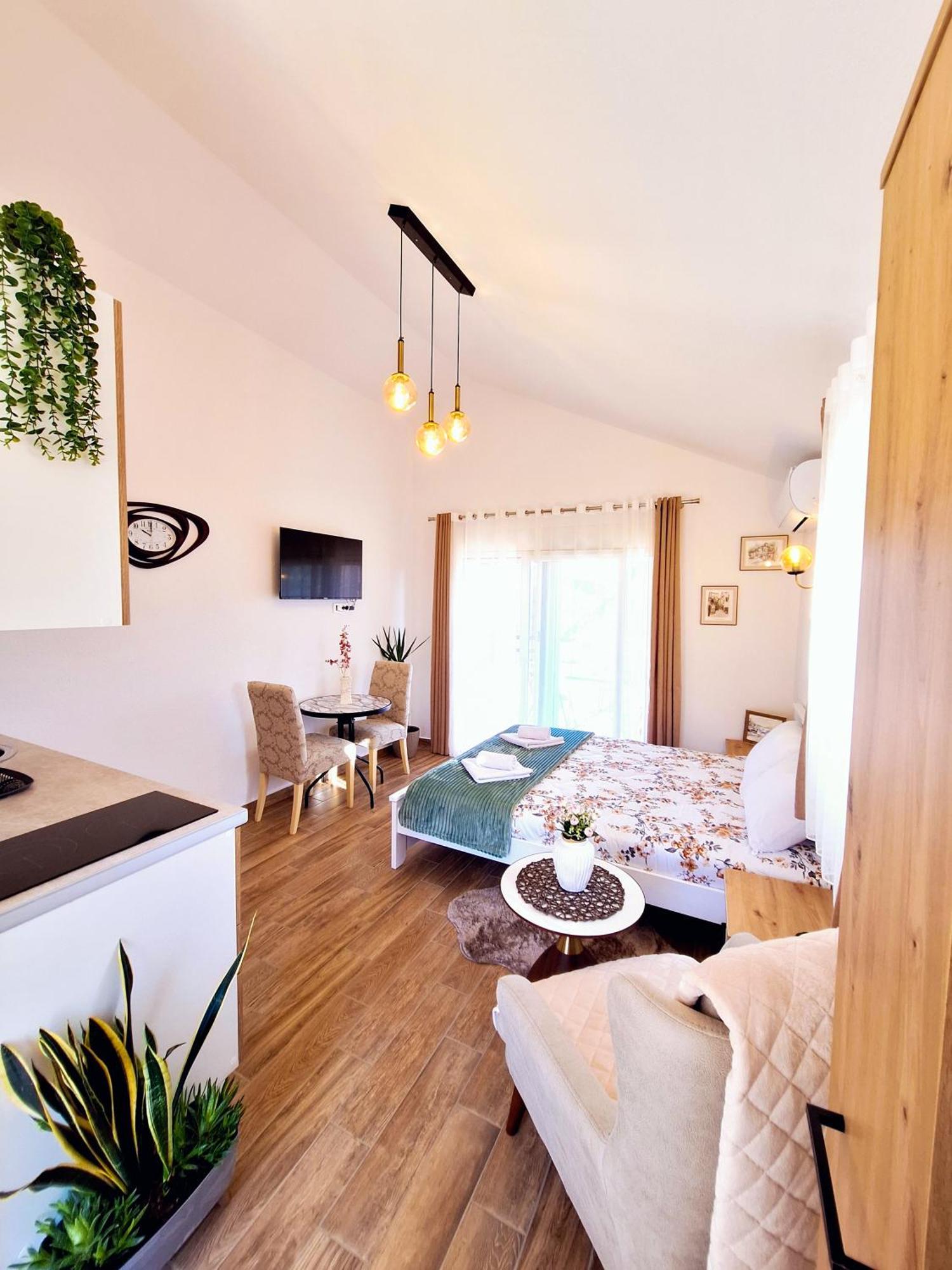 Sunny Side Apartments Rijeka Crnojevica Bagian luar foto