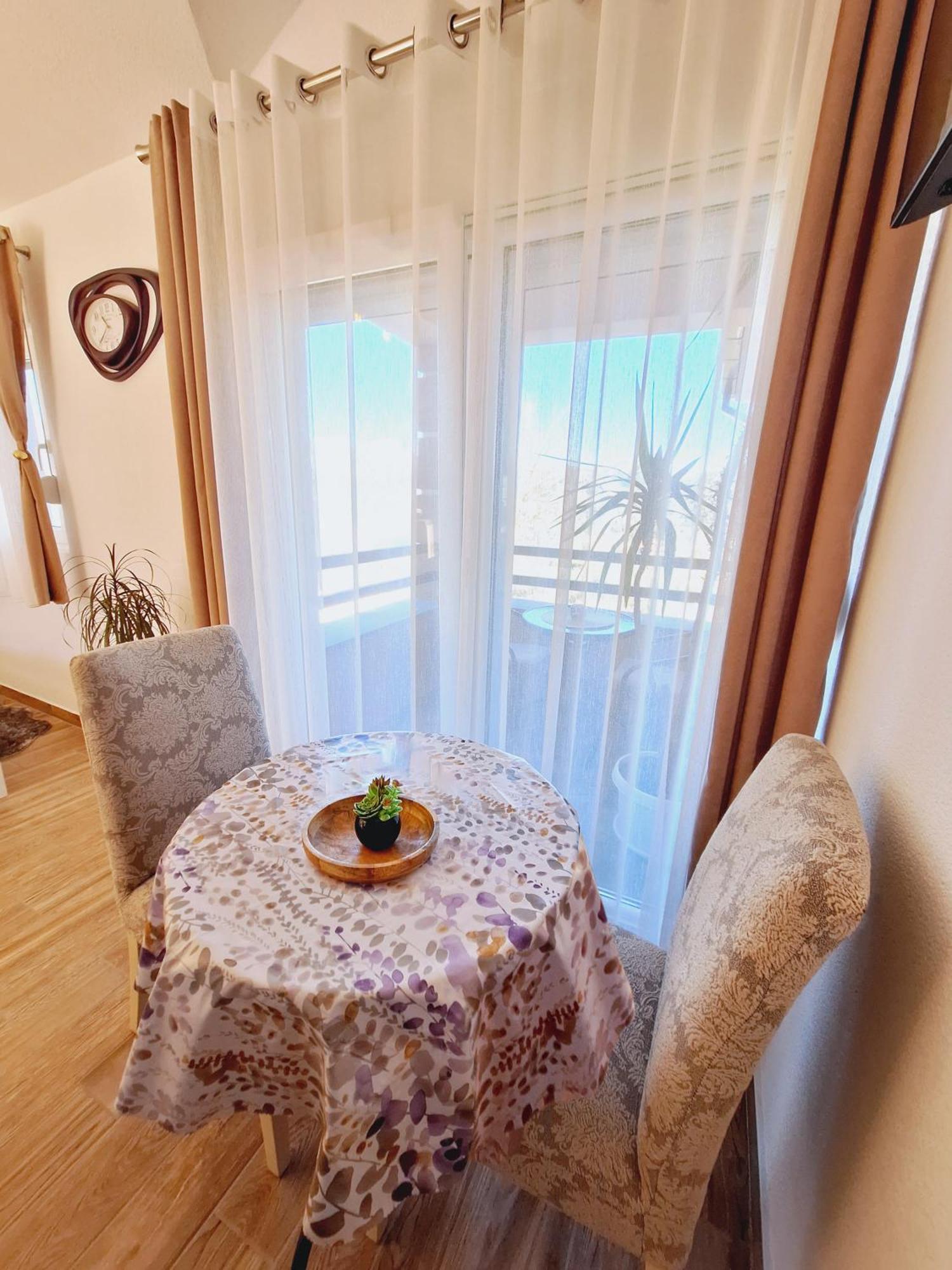 Sunny Side Apartments Rijeka Crnojevica Bagian luar foto