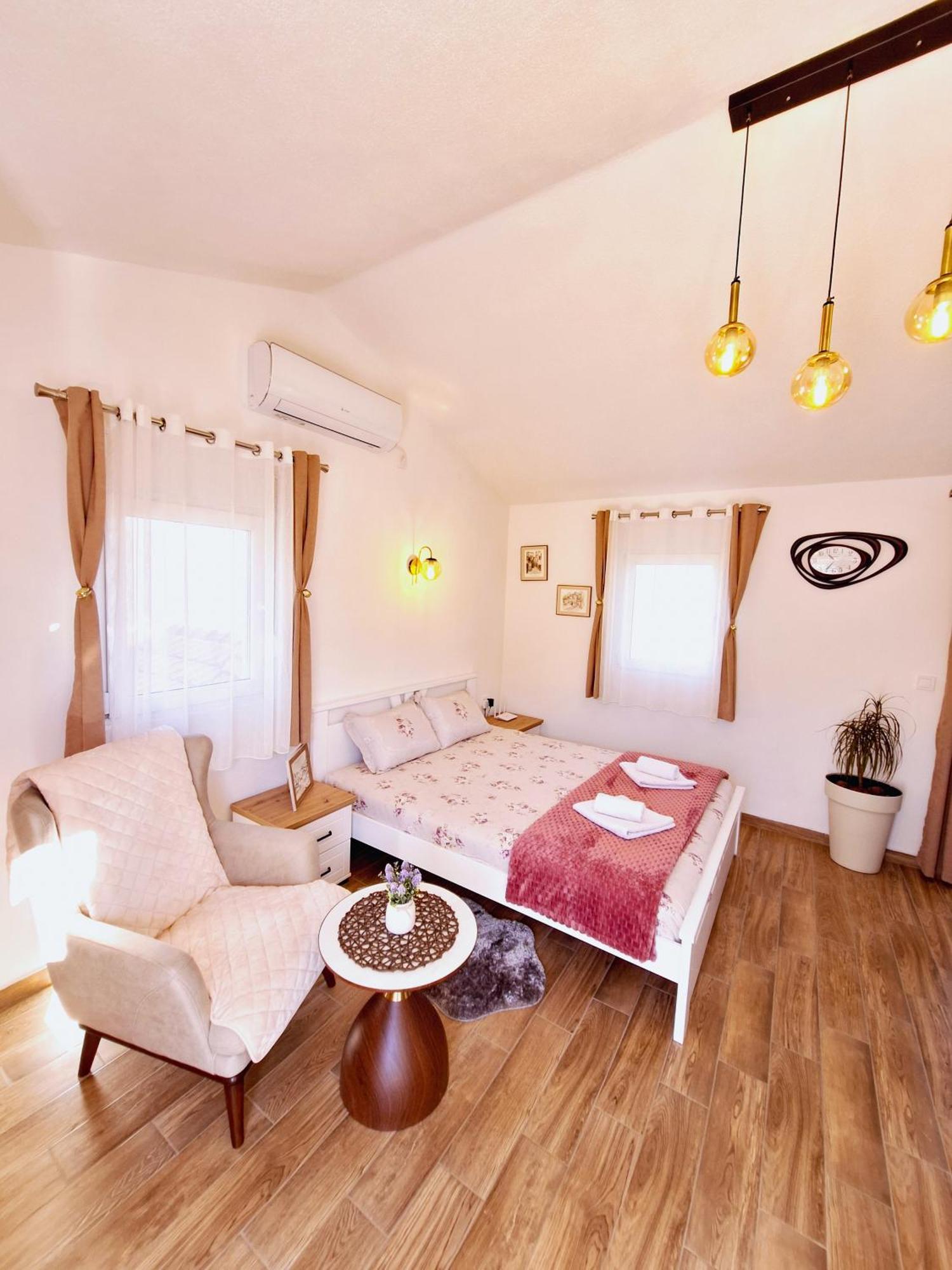 Sunny Side Apartments Rijeka Crnojevica Bagian luar foto