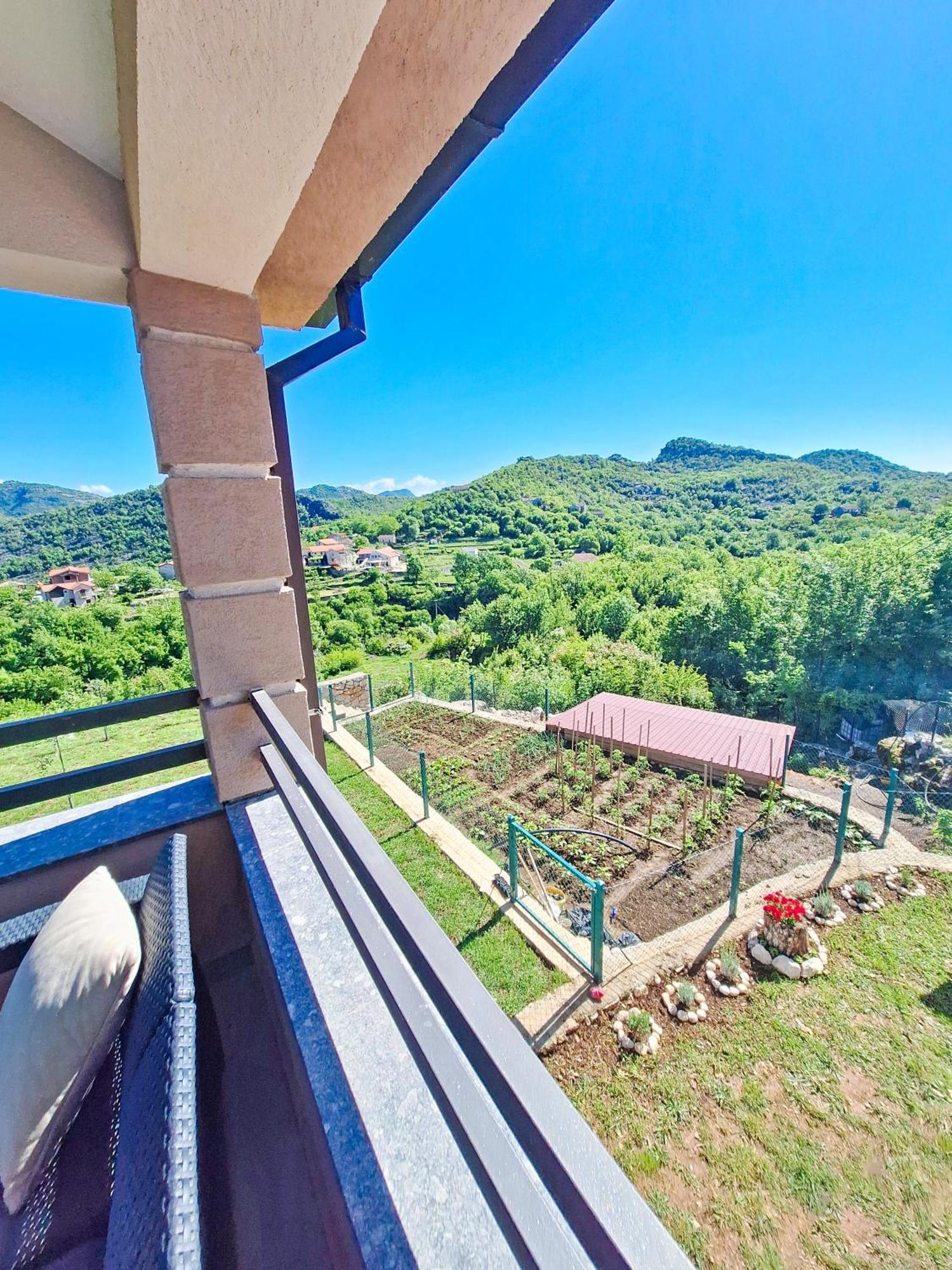 Sunny Side Apartments Rijeka Crnojevica Bagian luar foto